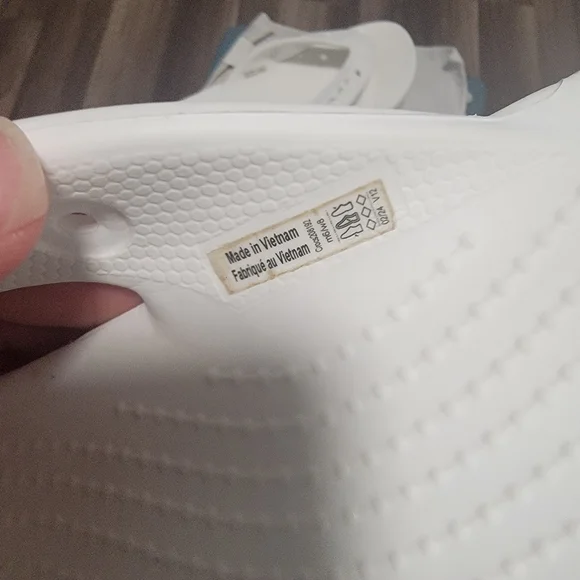 CROCS #8 White Flip Flops - Picture 5 of 7